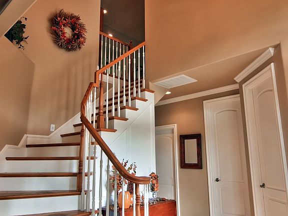 2nd image of 3710 Clubhouse Ct