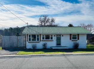 203 Chestnut St, Mabscott, WV 25871