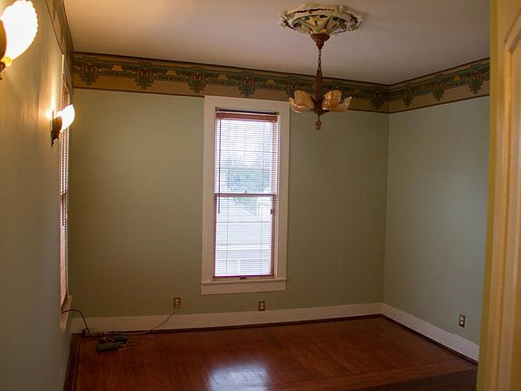 2nd image of 255 N 5th St APT 4