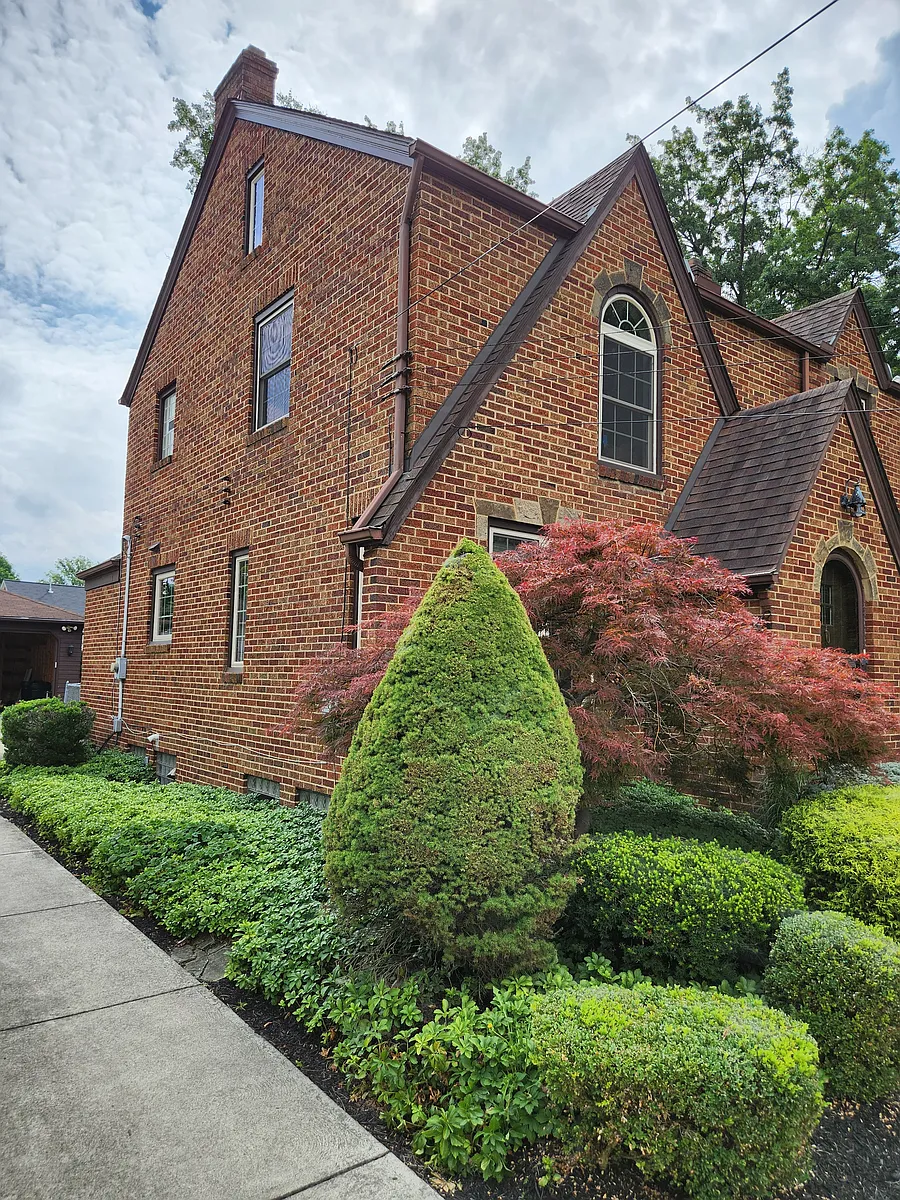 Building Photo - 765 Elmwood Rd