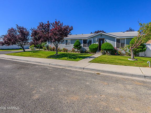 3rd image of 6407 Hilltop Dr