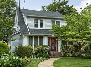 21 Summit Ave, Lynbrook, NY 11563
