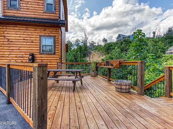 4th image of 1019 Daisy Ln