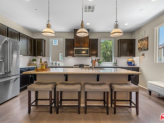 5th image of 14681 Sherman Way #1/2