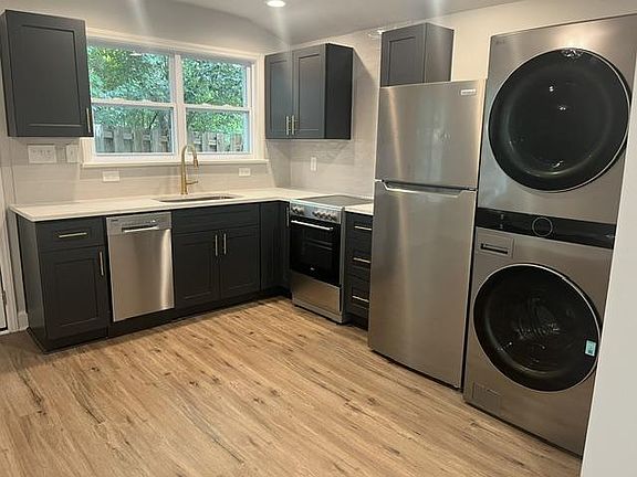 3rd image of 1824 N McDowell St Unit 1816-5