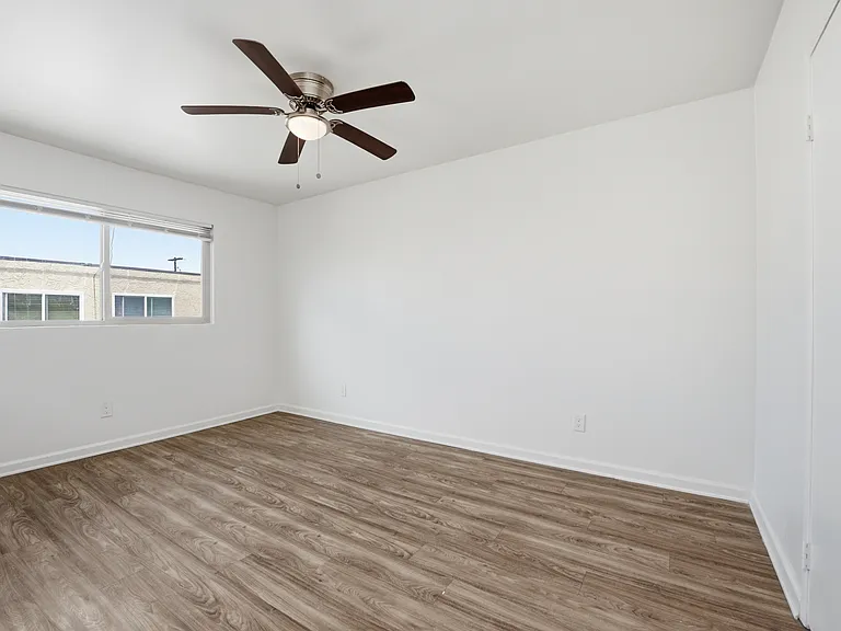 635 Emory St #14 — Photo 12