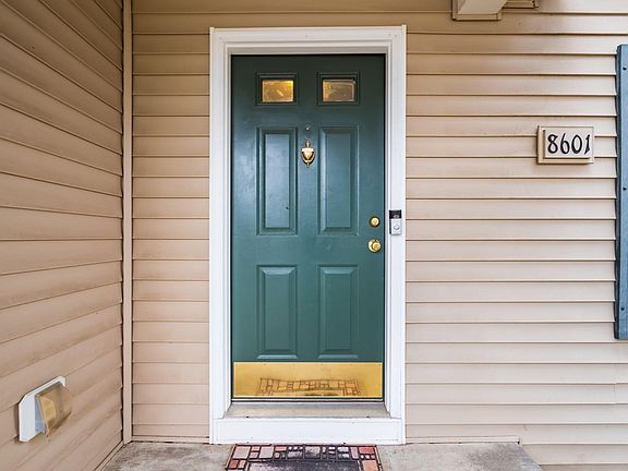 5th image of 8601 Clover Glade Dr
