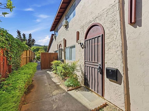 4th image of 10673 Carmel Mountain Rd