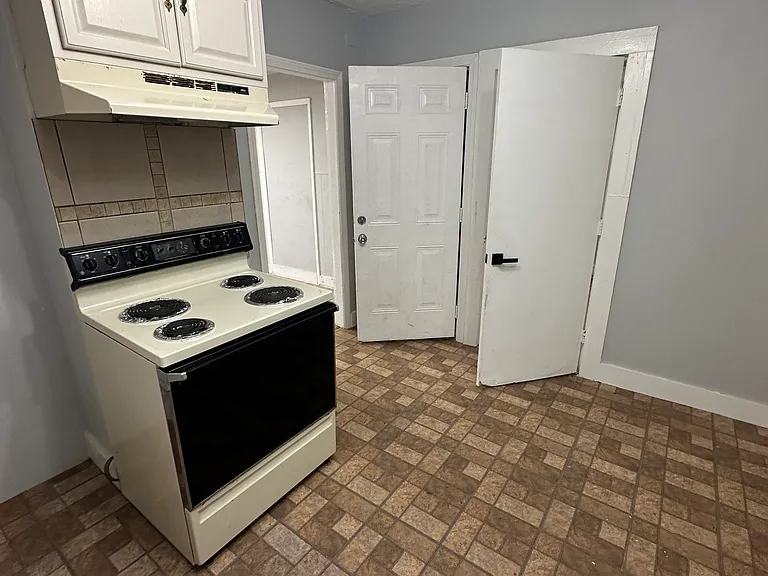 371 Shelton Ave #1 — Photo 4