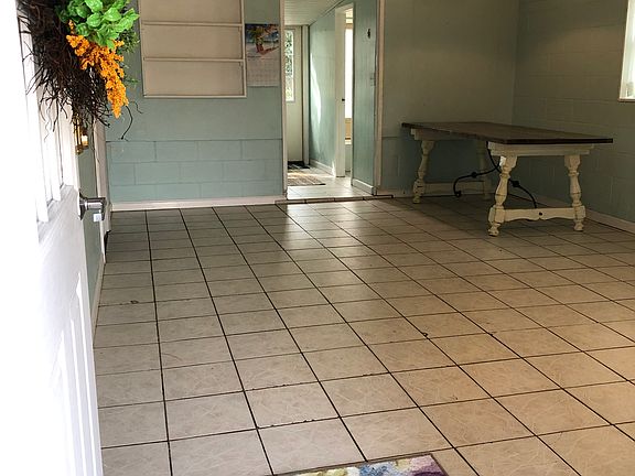 Family room unfurnished 