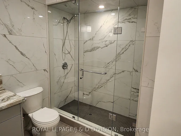 2579 Yonge St #202 — Photo 22