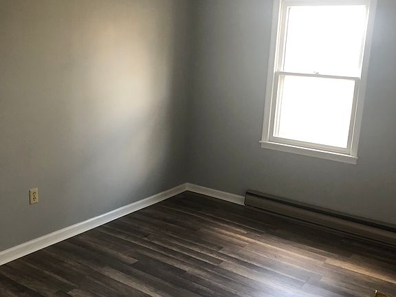 4th image of 667 Joyce Ave