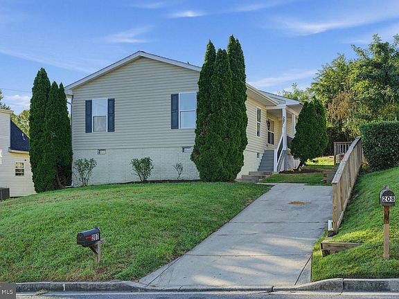 3rd image of 207 Elizabeth Ave