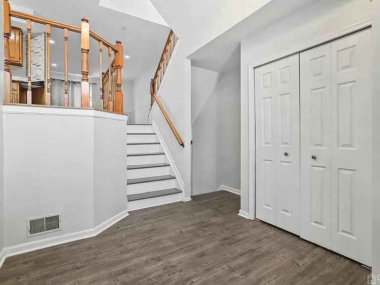 12 Donamar Ln — Photo 2