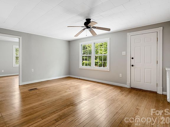 5th image of 839 Kanuga Rd #4