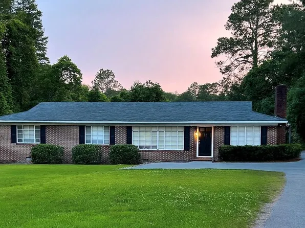 1007 Golf Club Rd, Douglas, GA 31533