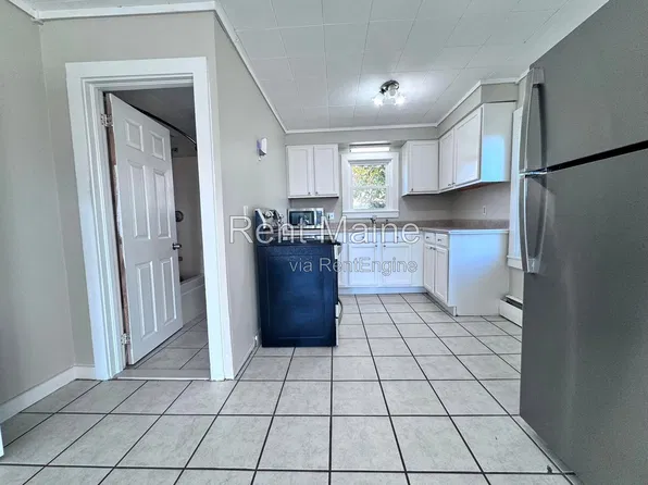 114 Riverside Dr APT 3, Augusta, ME 04330
