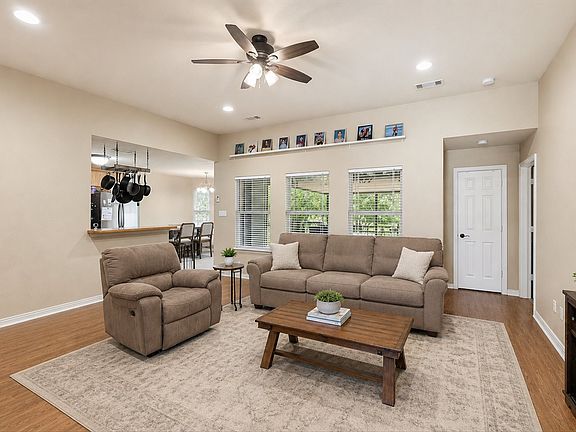 4th image of 124 Chambers Creek Cir