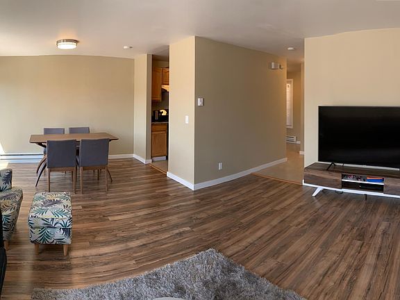 2nd image of 520 SE Bellevue Way APT 7