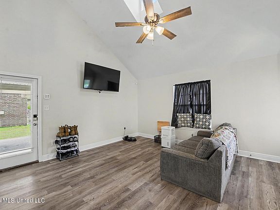3rd image of 13404 Locust Hill Dr