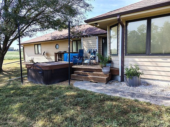 4th image of 28460 Rezac Rd