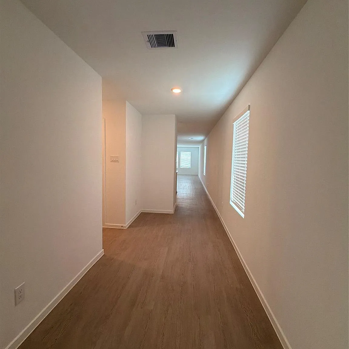 4 bed, 2.0 bath, 1607 sqft, $1,850 — Photo 2