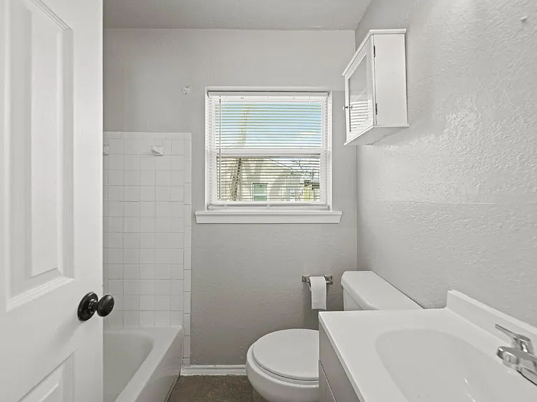 1248 Chevy Chase Dr — Photo 10