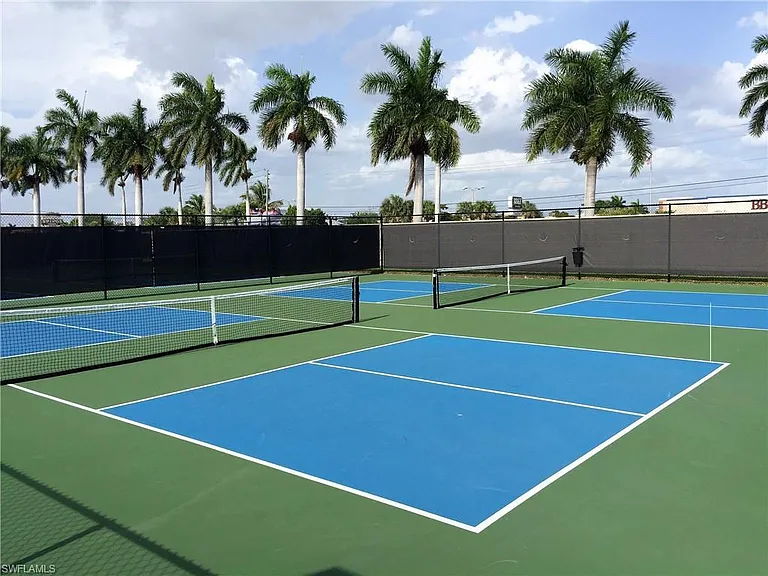 pickle ball courts