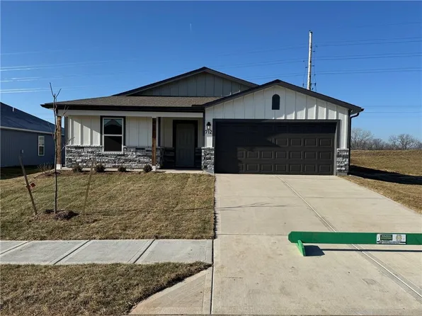 712 Bentley Dr, Belton, MO 64012