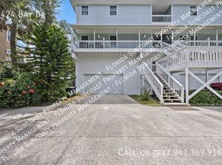2424 Bay Dr, Bradenton, FL 34207