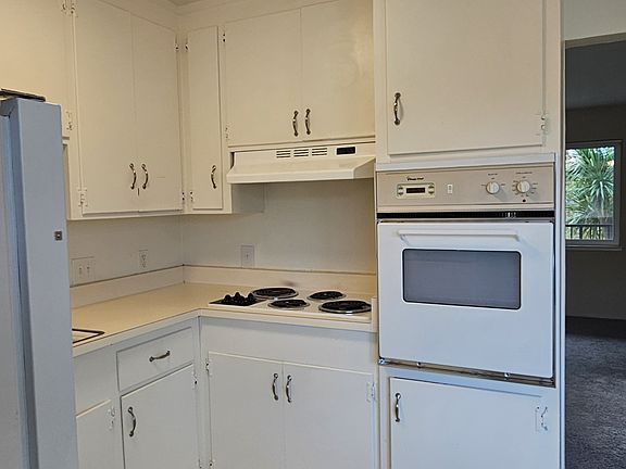 2nd image of 280 Chiquita Ave