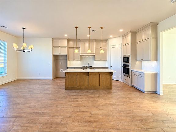 4th image of 976 Hadley Ln