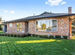 245 Elizabeth Ave, Qualicum Beach, BC V9K 1G8