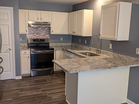 5th image of 605 Country Acres Ct
