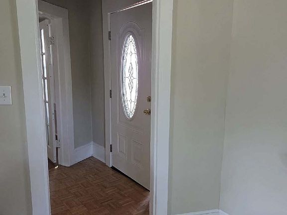 Front Foyer/Entryway