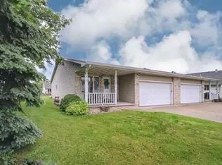 1422 Glenview Ln, Little Chute, WI 54140