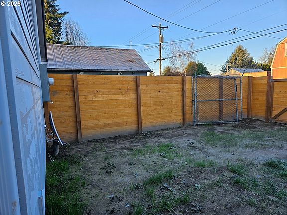5th image of 325-327 17th Ave