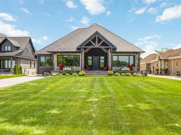 3674 Saint Clair Pkwy, Saint Clair, ON N0P 2H0