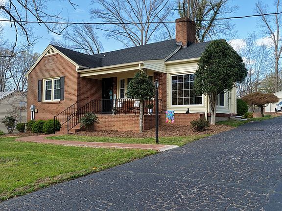 3rd image of 104 Oakhaven Dr