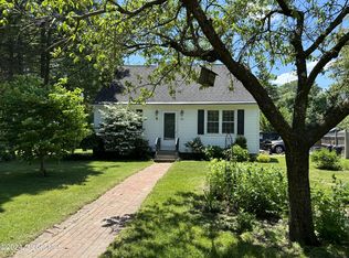 10 Cresthaven Ave, Albany, NY 12205