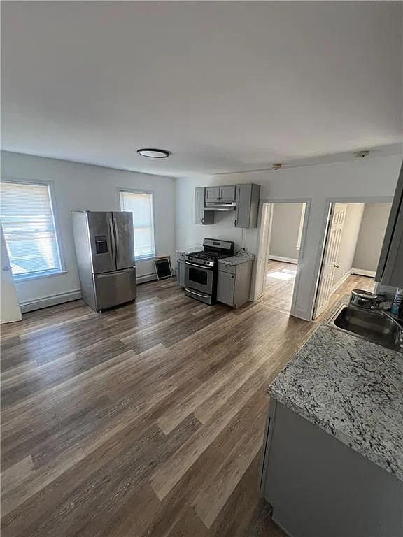 2 bed, 1.0 bath, 738 sqft, $1,700 — Photo 2
