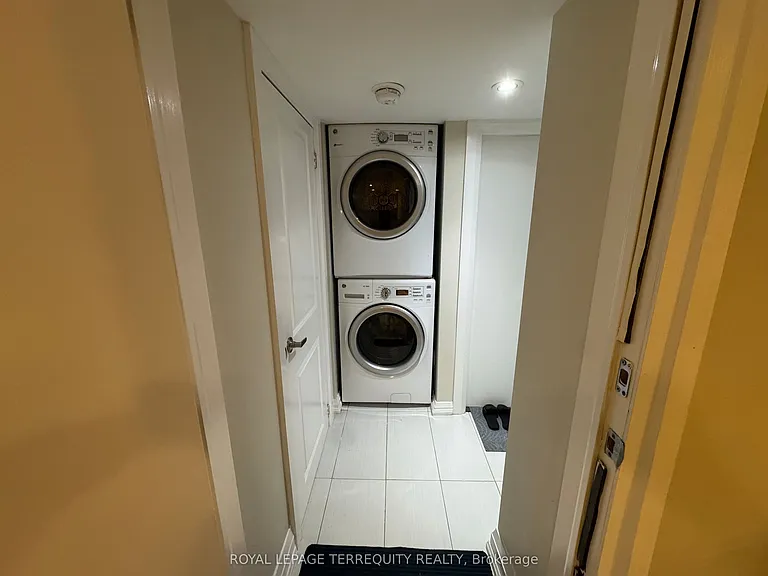 475 Woodbine Ave #2 — Photo 14