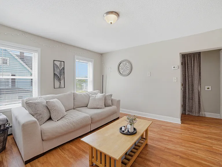 168 Greenwood St #2 — Photo 4