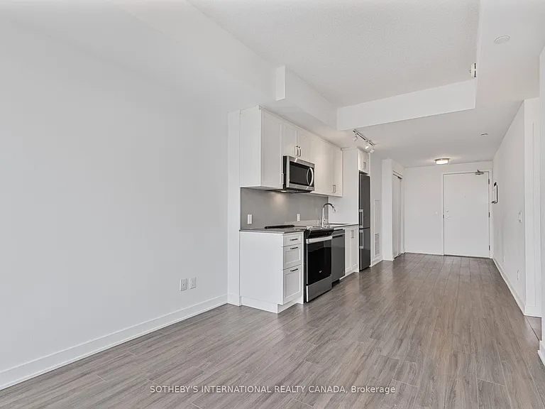 681 Yonge St #403 — Photo 6
