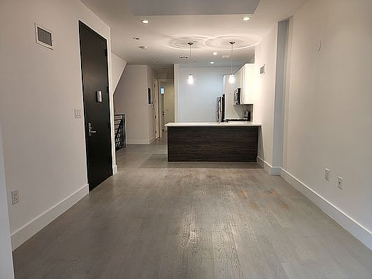 3rd image of 420 Jefferson Ave APT 1