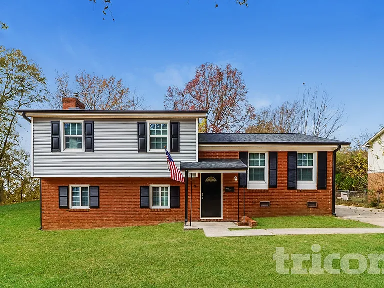 6809 Cardigan Ave — Photo 1