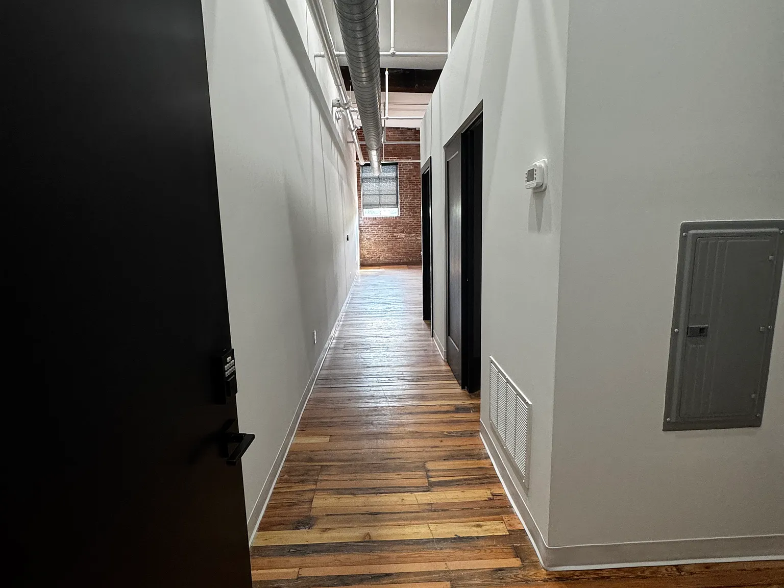 Studio, 739 sqft, $1,400 — Photo 3