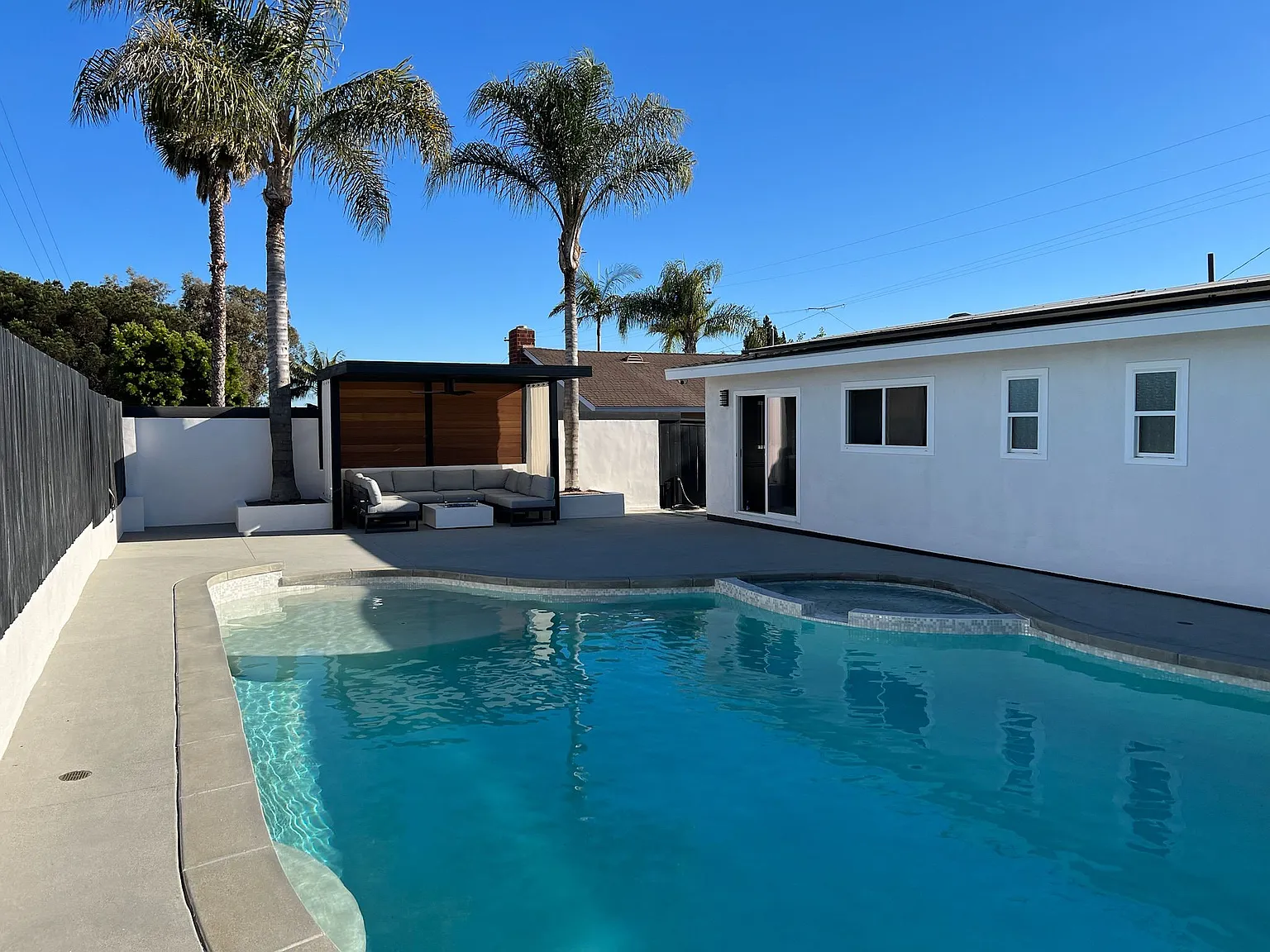 3 bed, 2.0 bath, 1100 sqft, $5,300 — Photo 2