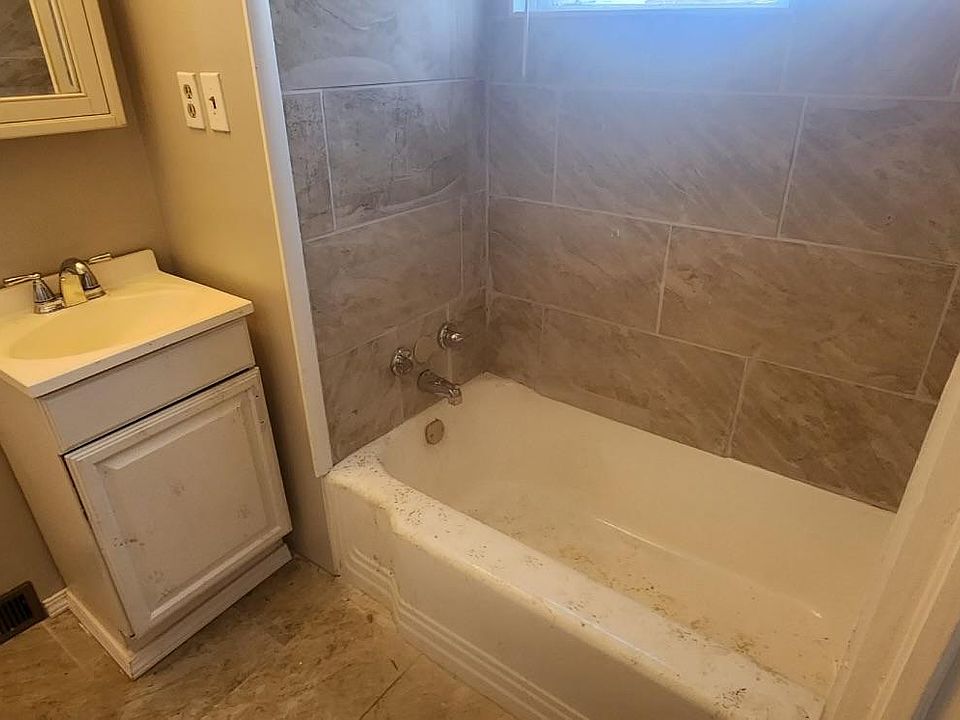 1st image of 4001 Denison Ave #2