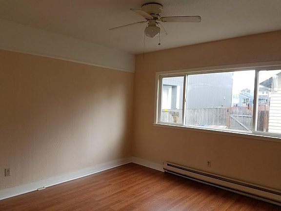 3rd image of 4309 1/2 Pacific Ave
